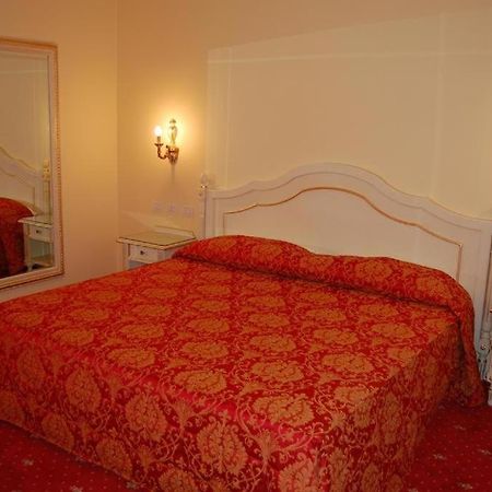 Hotel Motel Gold Calcinate Buitenkant foto