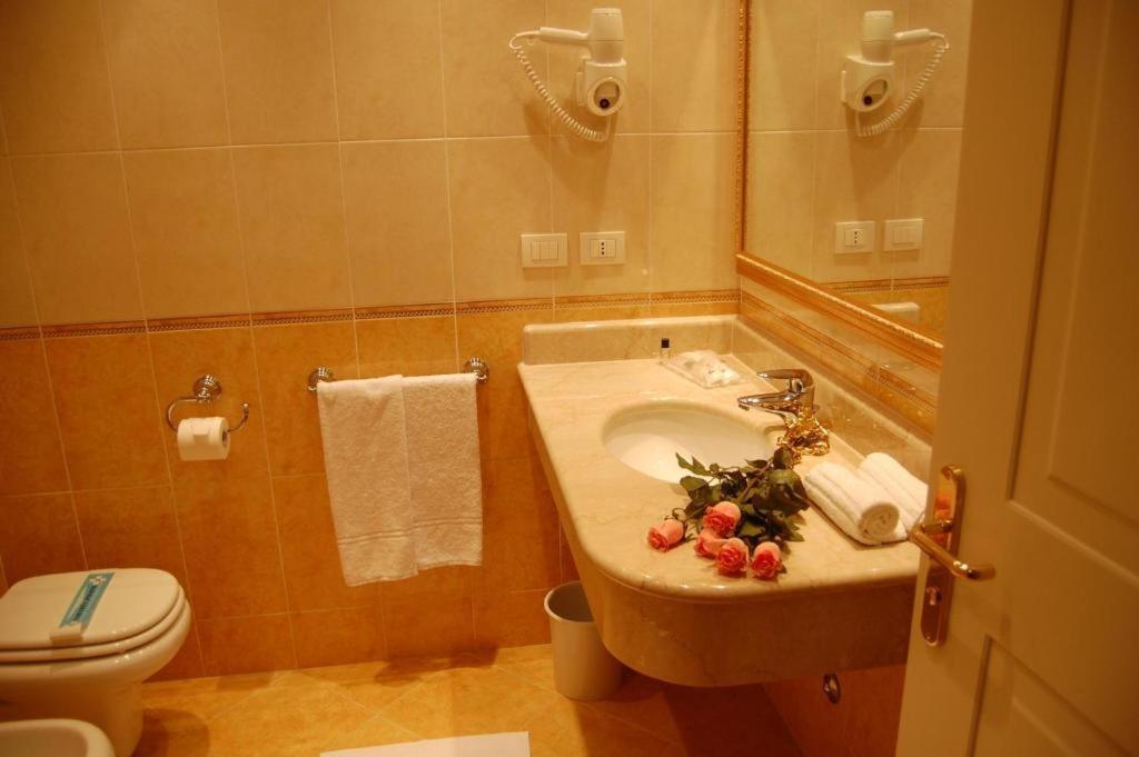 Hotel Motel Gold Calcinate Buitenkant foto