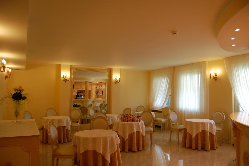 Hotel Motel Gold Calcinate Buitenkant foto