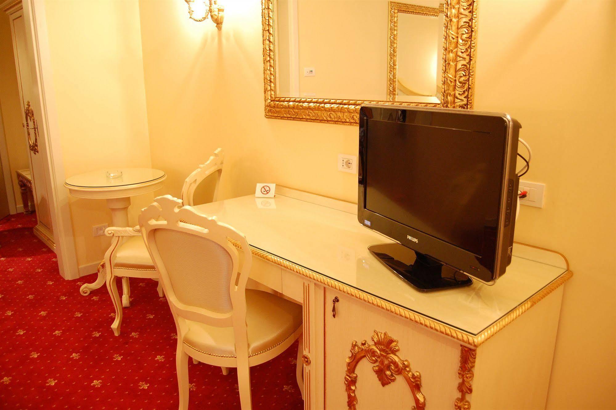 Hotel Motel Gold Calcinate Buitenkant foto