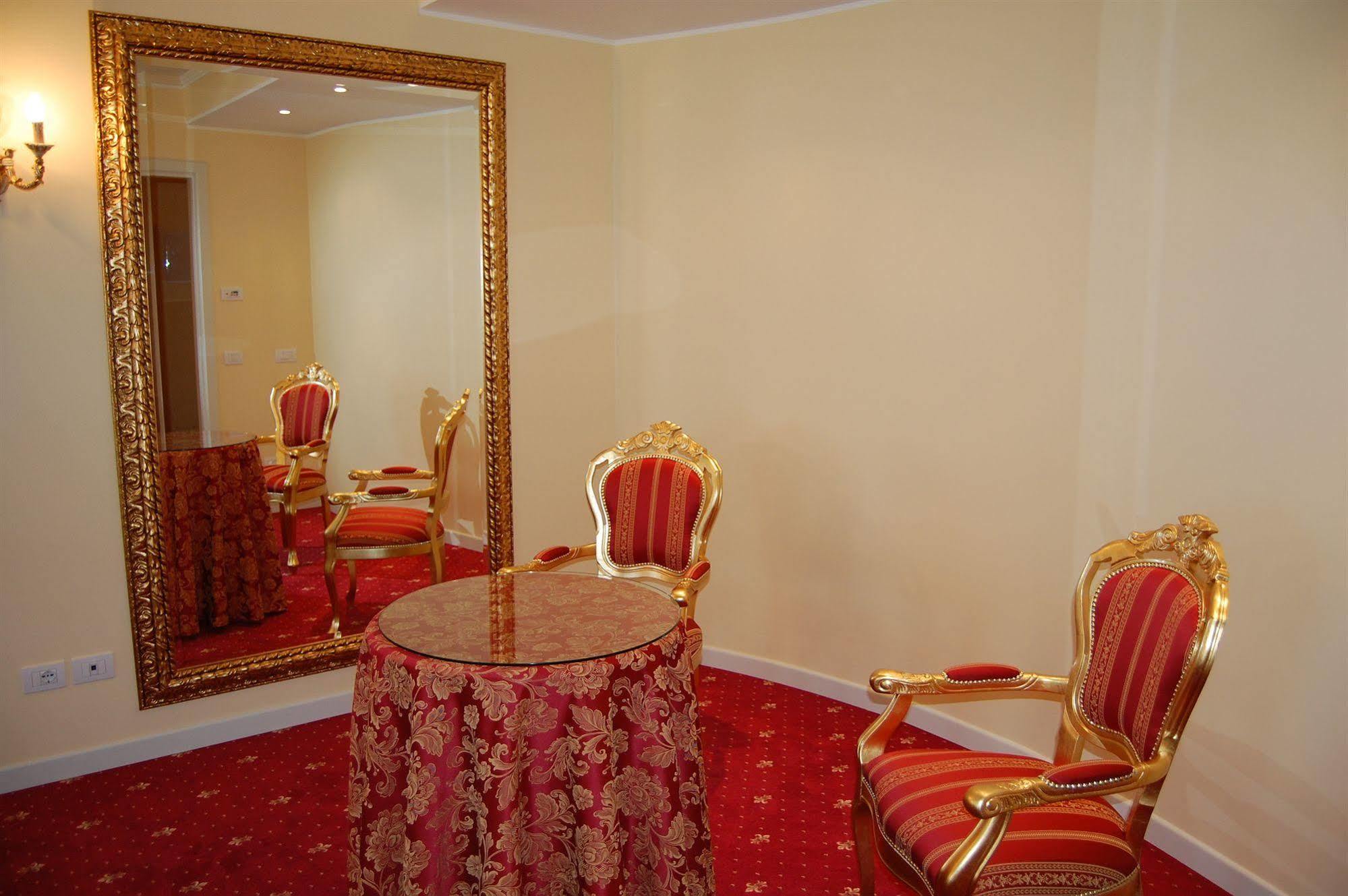 Hotel Motel Gold Calcinate Buitenkant foto