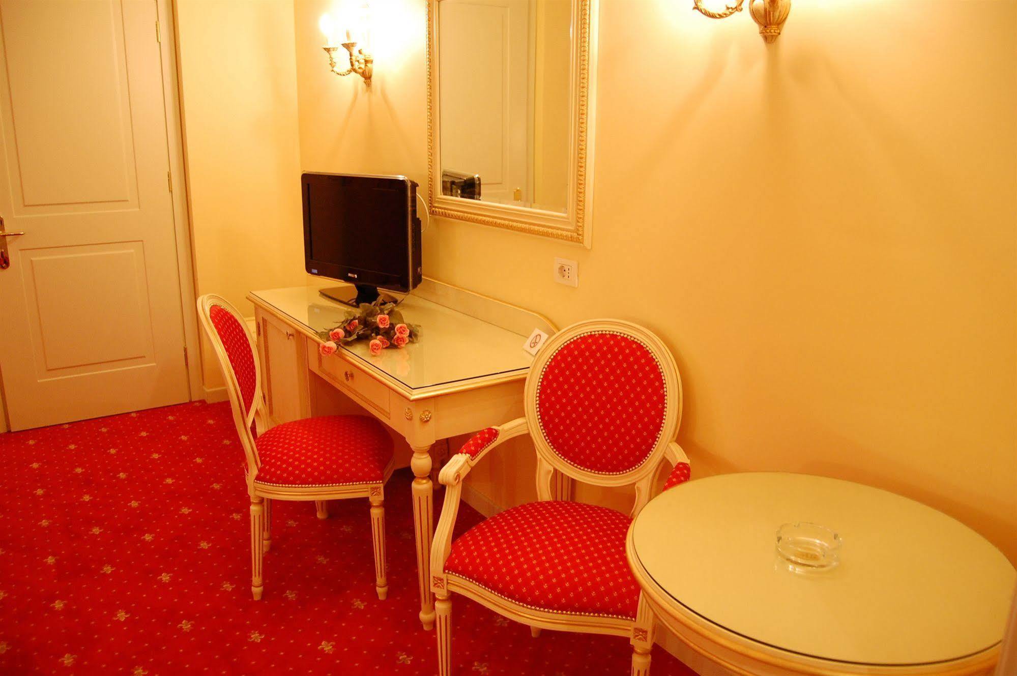 Hotel Motel Gold Calcinate Buitenkant foto