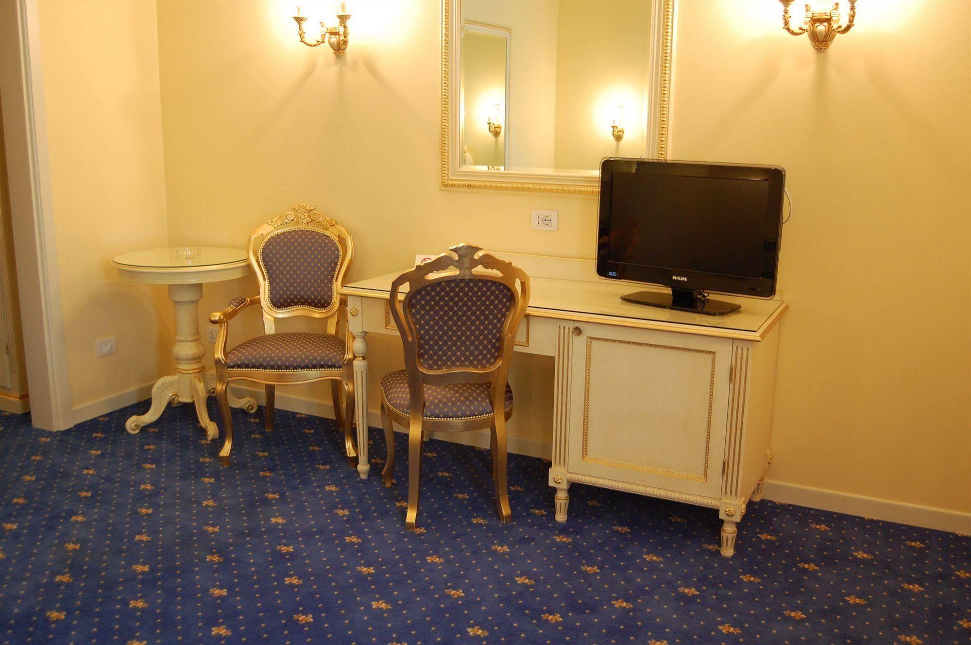 Hotel Motel Gold Calcinate Buitenkant foto
