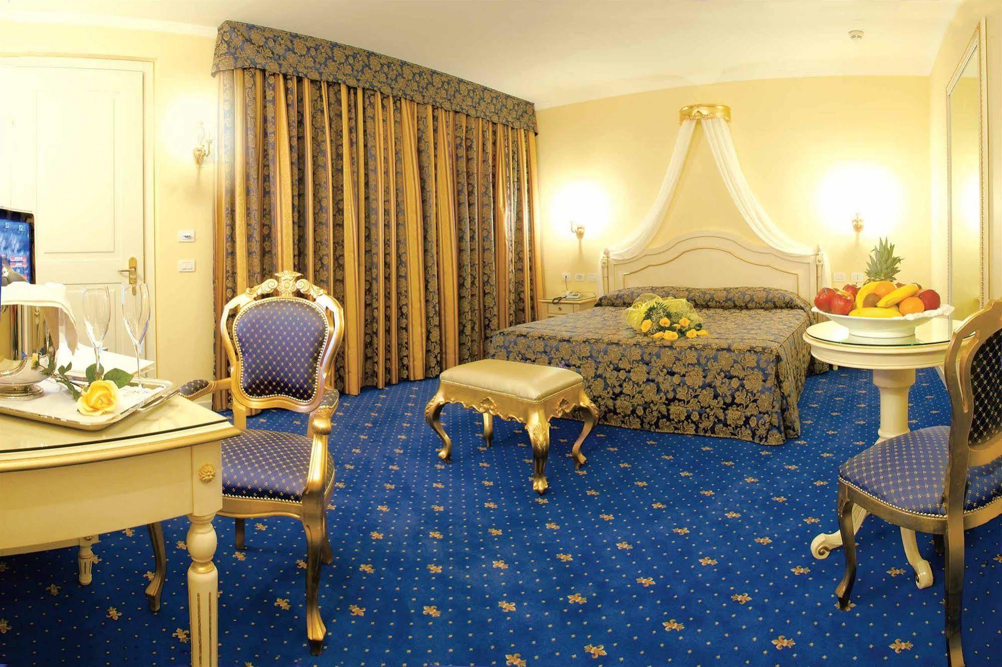 Hotel Motel Gold Calcinate Buitenkant foto