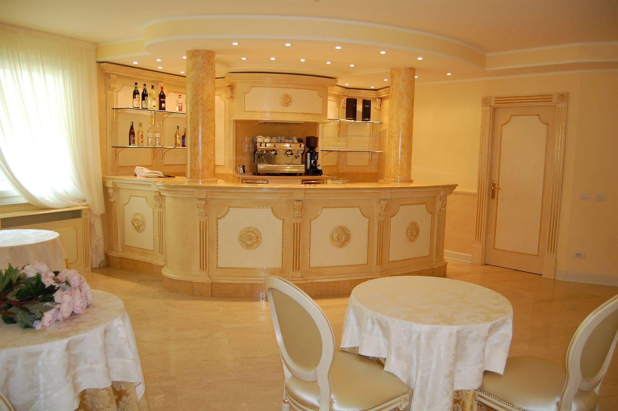 Hotel Motel Gold Calcinate Buitenkant foto