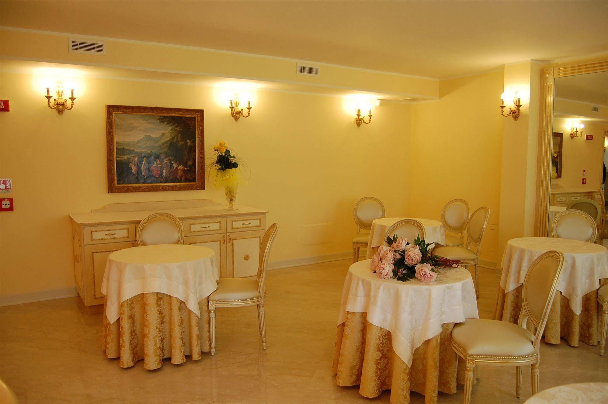 Hotel Motel Gold Calcinate Buitenkant foto