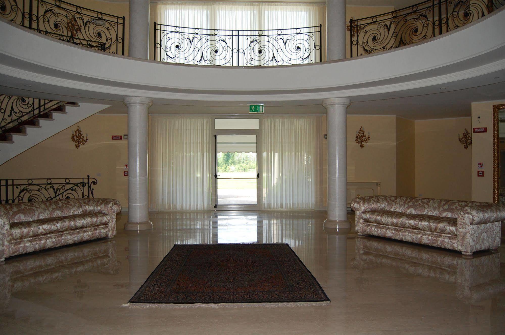 Hotel Motel Gold Calcinate Buitenkant foto