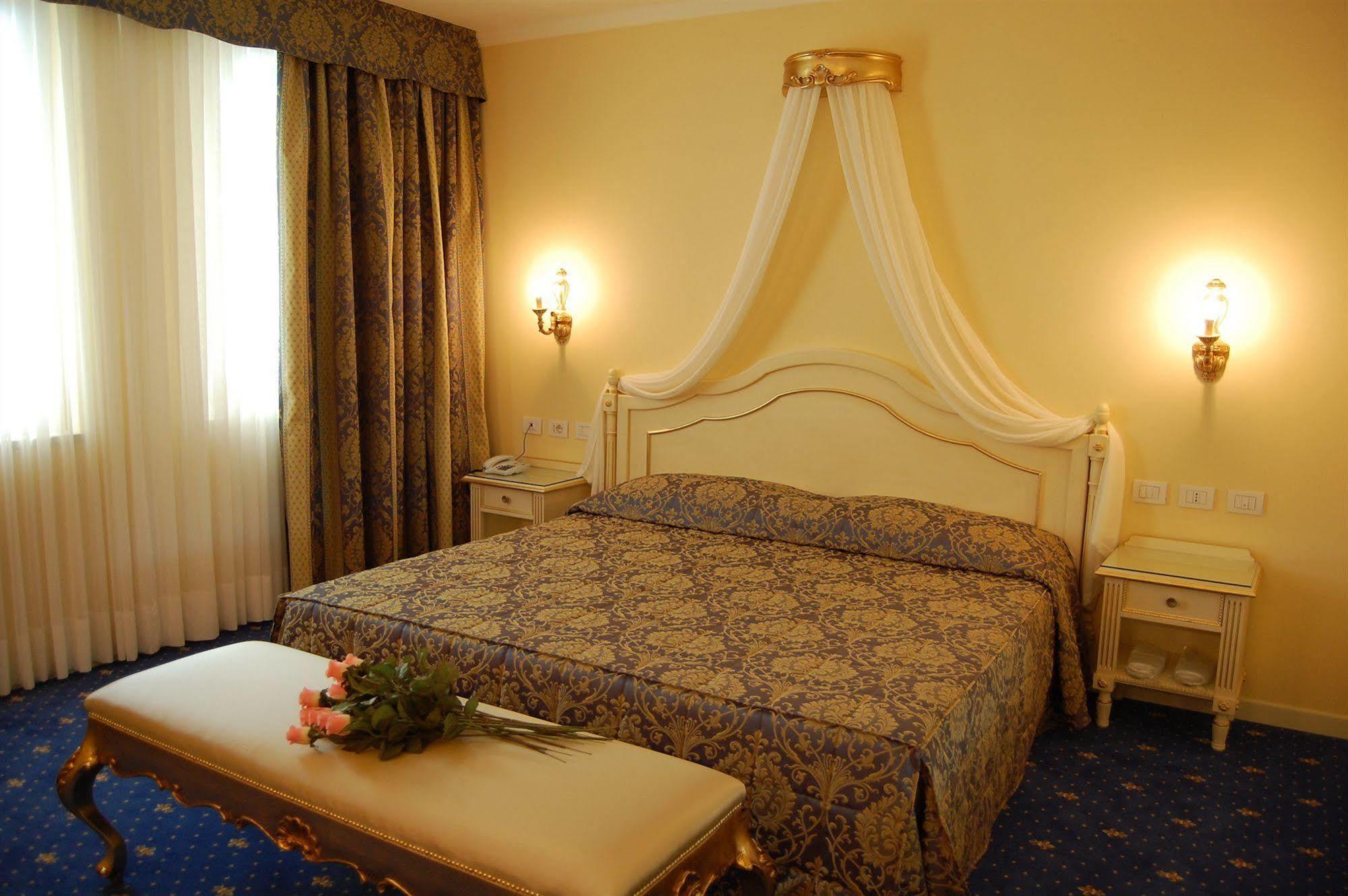 Hotel Motel Gold Calcinate Buitenkant foto