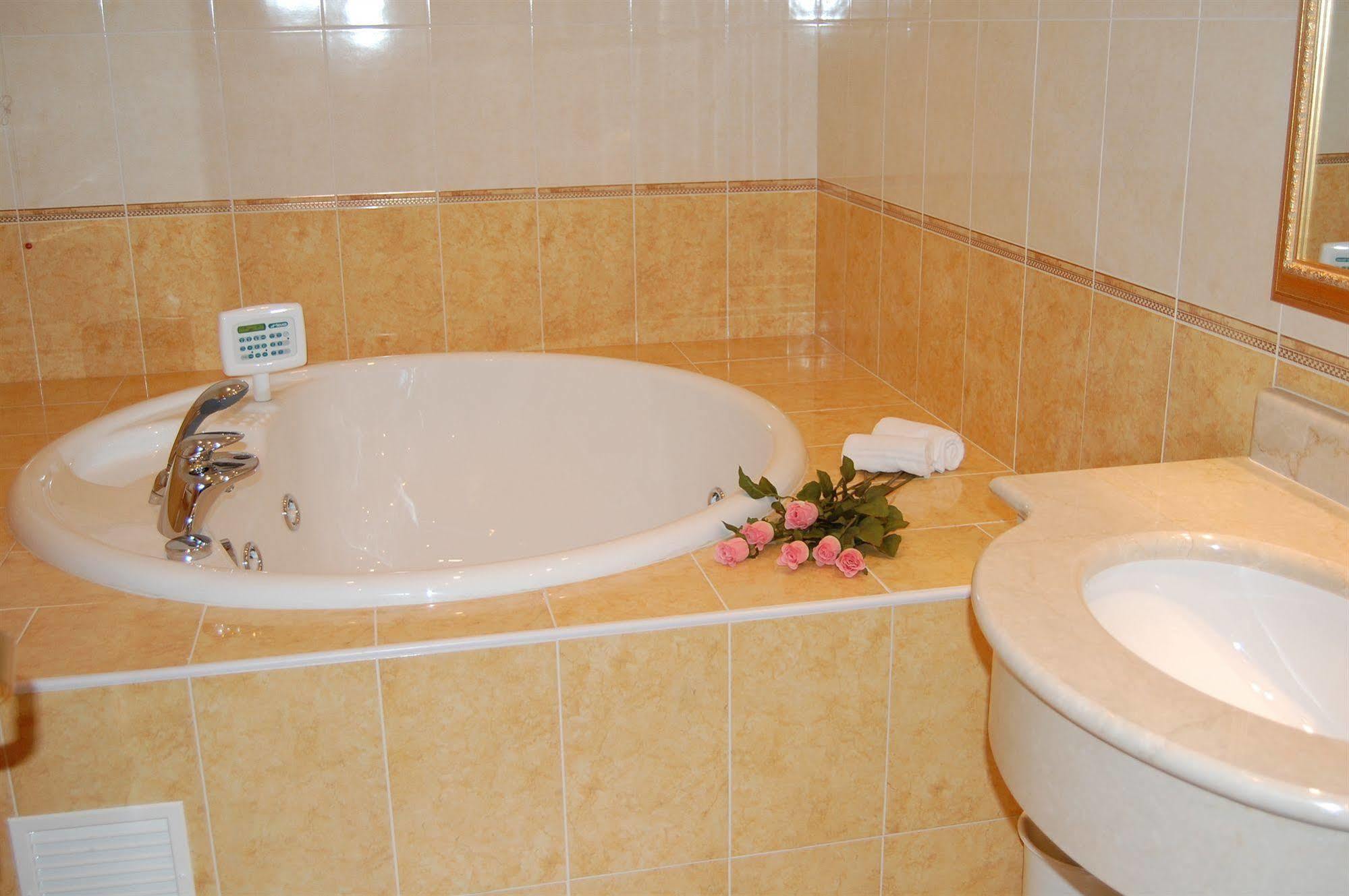 Hotel Motel Gold Calcinate Buitenkant foto