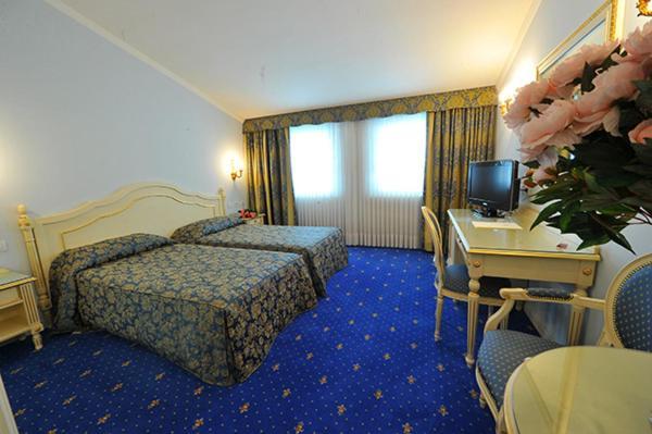 Hotel Motel Gold Calcinate Buitenkant foto